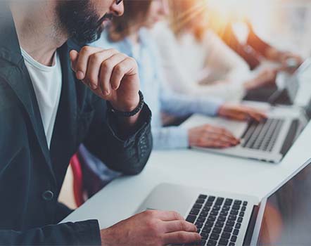 Empreendorismo Qualificado e Criativo - sistema de Incentivos de apoio a investimentos na criação de novas empresas ou no desenvolvimento de empresas nascentes (com menos de 2 anos de existência à data da candidatura), em domínios criativos e culturais e em setores de alta e média-alta tecnologia.